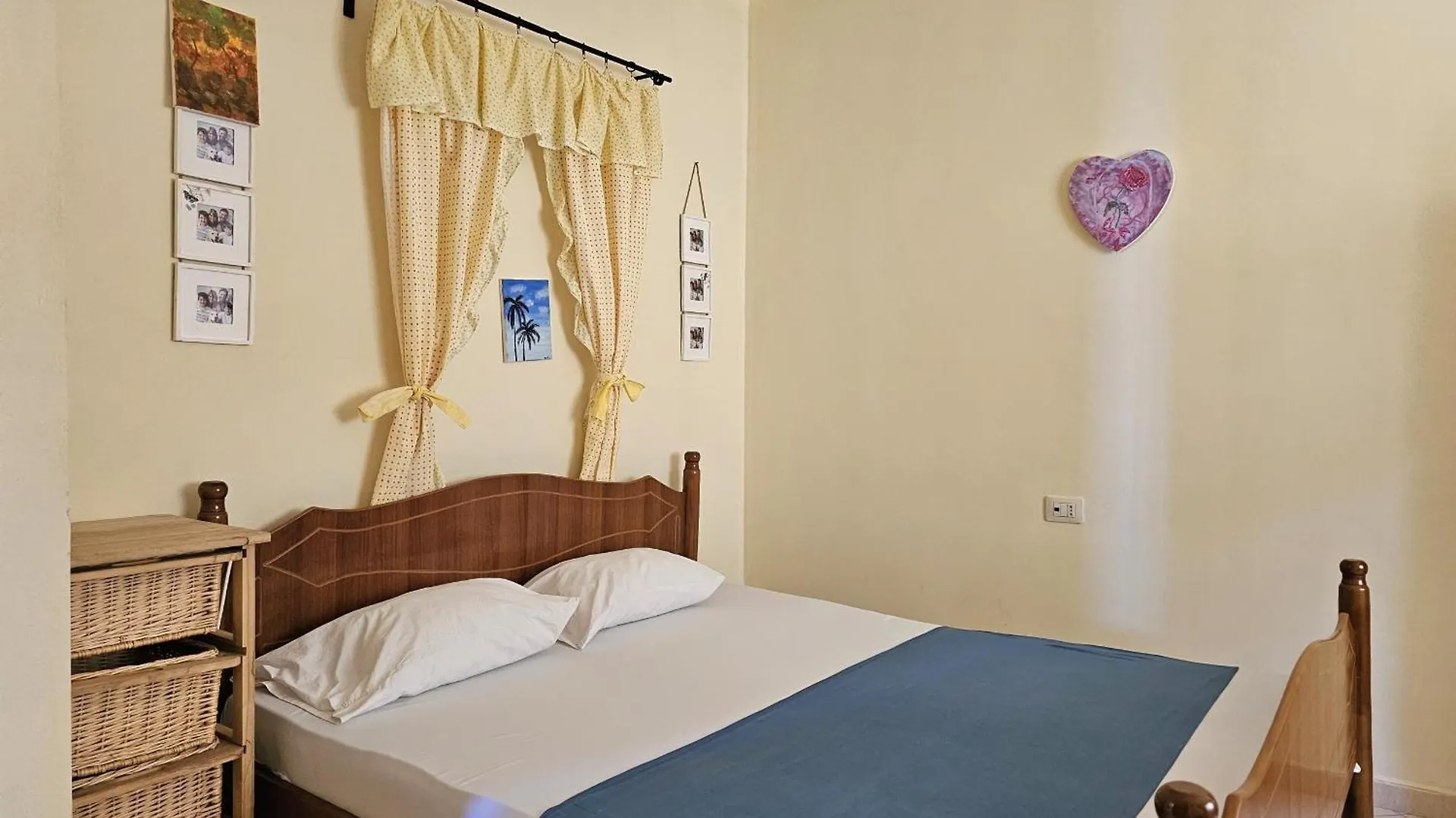 Janosh Front Line Apartment In Saranda Albania