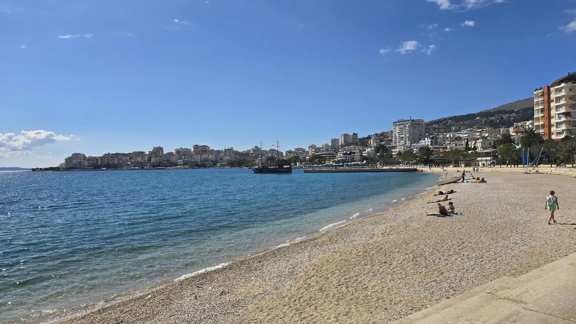 Janosh Front Line Apartment In Saranda