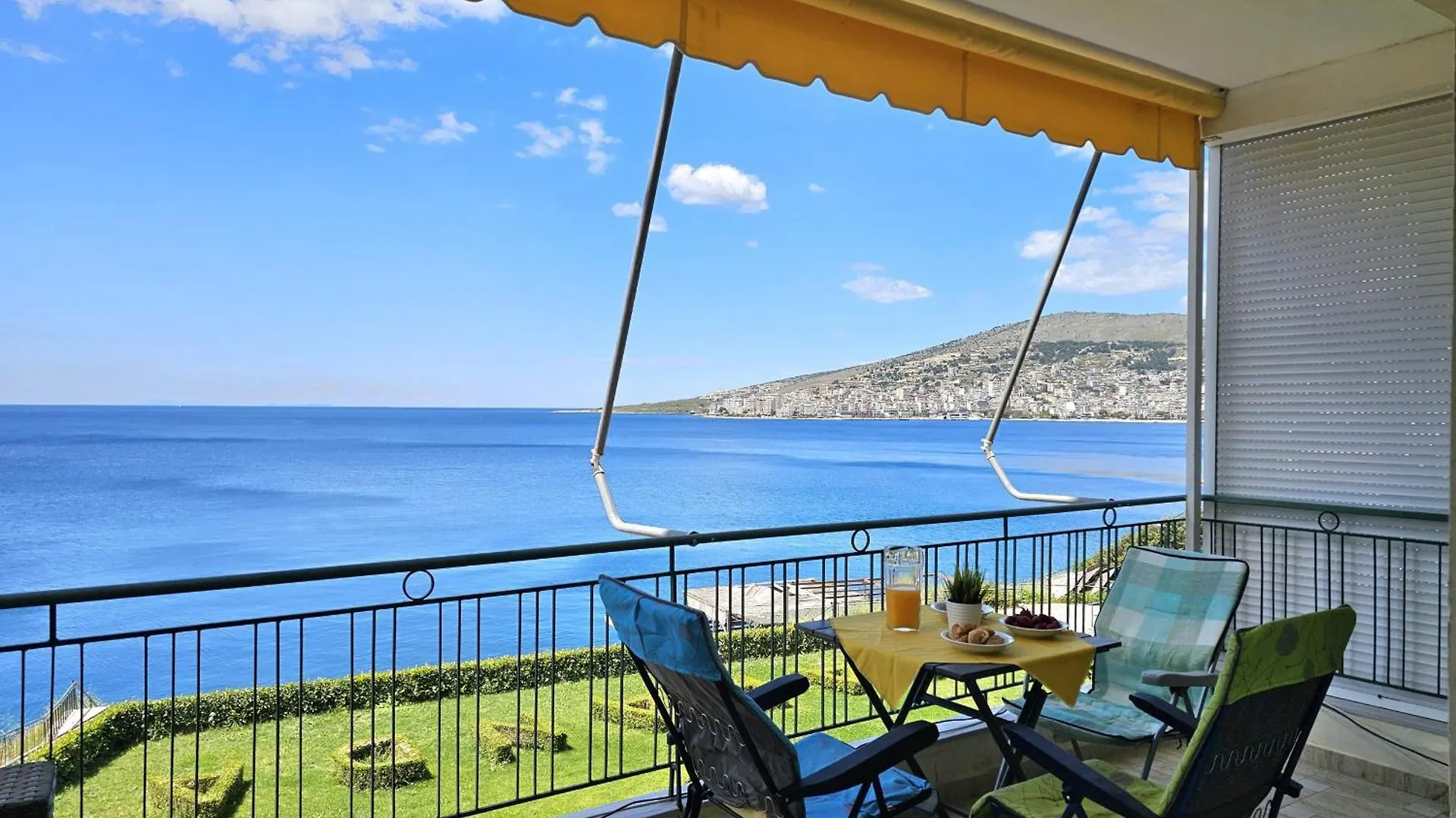 Janosh Front Line Apartment In Saranda
