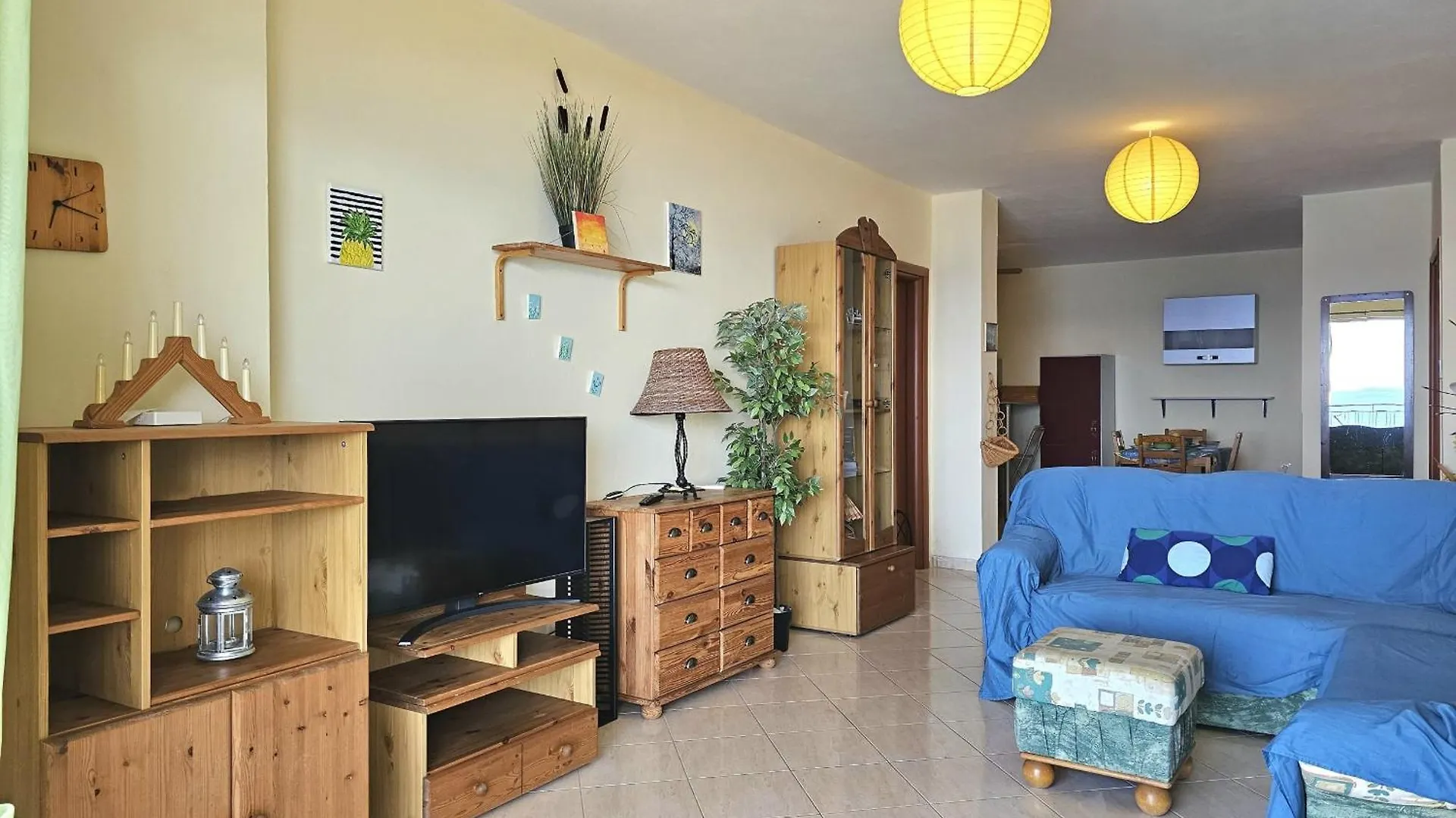 Janosh Front Line Apartment In Saranda Albania