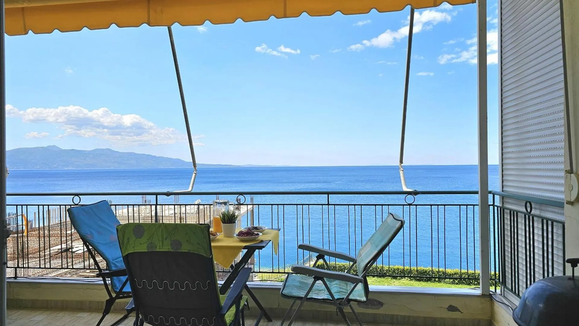 Janosh Front Line Apartment In Saranda